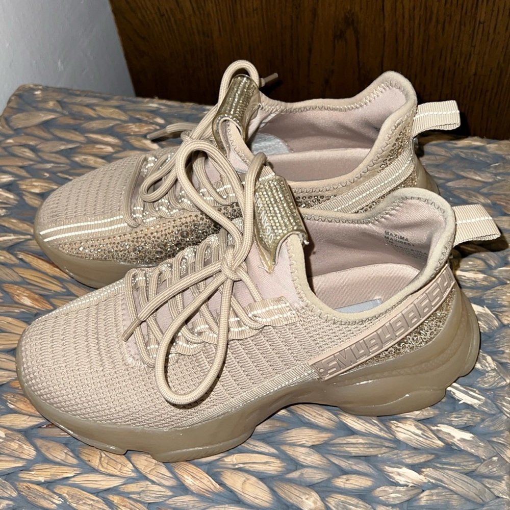 Steve Madden Maxima blush shoes. Size 7